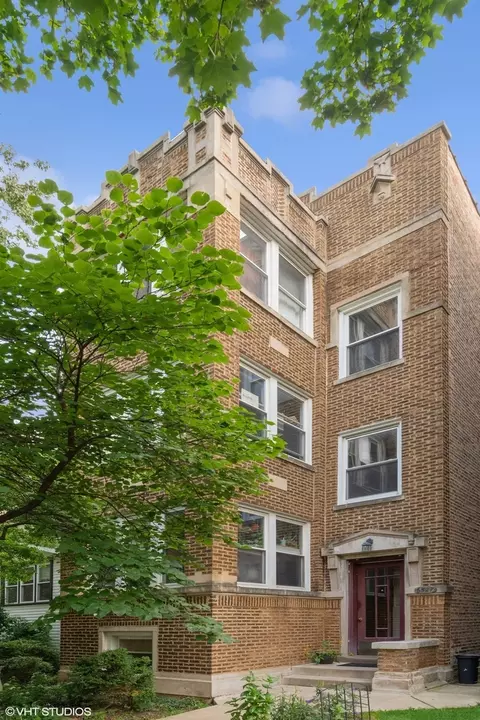 6527 N Bosworth Ave #2, Chicago, IL 60626