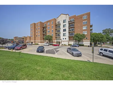8822 Brookfield Ave #508, Brookfield, IL 60513