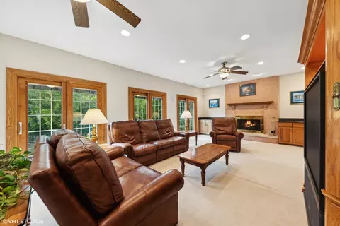 Living - 116 Riverside Dr, Deerfield, IL 60015 photo 3 of 5