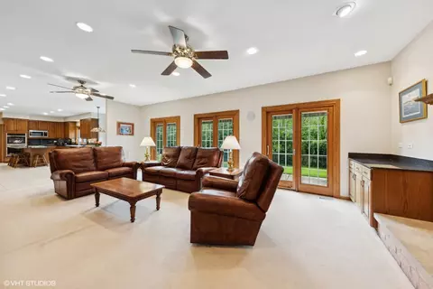 Living - 116 Riverside Dr, Deerfield, IL 60015 photo 4 of 5