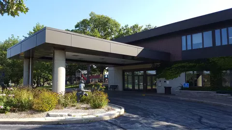 Exterior - 116 Riverside Dr, Deerfield, IL 60015 photo 10 of 11