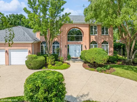 Exterior - 116 Riverside Dr, Deerfield, IL 60015 photo 2 of 11