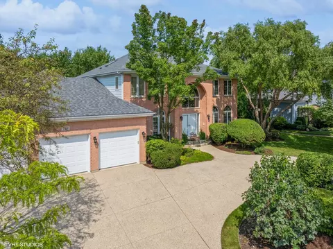 Exterior - 116 Riverside Dr, Deerfield, IL 60015 photo 4 of 11