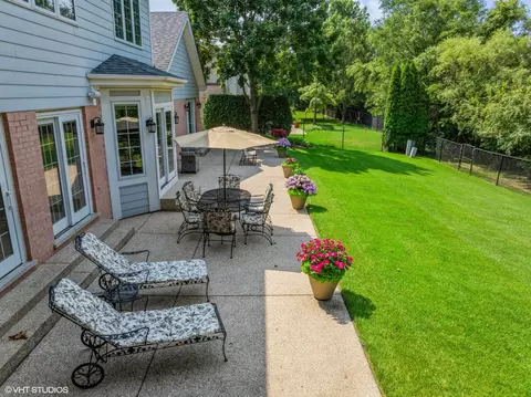 Exterior - 116 Riverside Dr, Deerfield, IL 60015 photo 6 of 11
