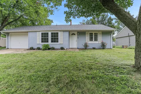 610 Goldenview Dr, Champaign, IL 61821