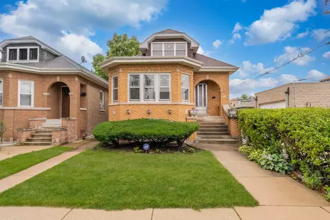 5345 W Wolfram St, Chicago, IL 60641