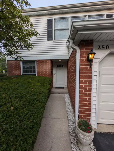 250 Essex Pl, Wilmette, IL 60091
