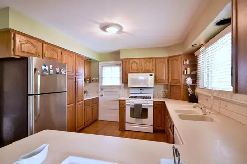 708 E Prairie Ave, Des Plaines, IL 60016 photo 17