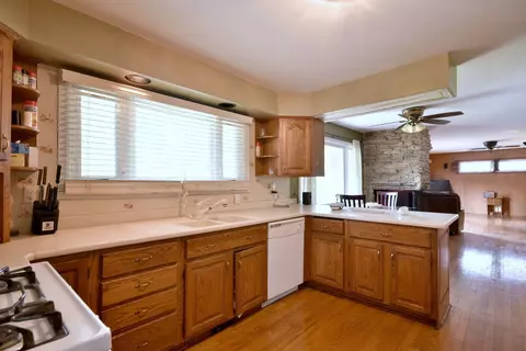 708 E Prairie Ave, Des Plaines, IL 60016 photo 16