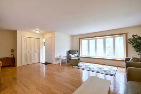 708 E Prairie Ave, Des Plaines, IL 60016 photo 13