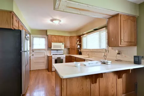 708 E Prairie Ave, Des Plaines, IL 60016 photo 4