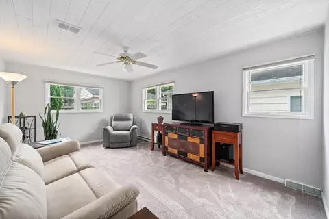 149 W Norman Ln, Wheeling, IL 60090 photo 13