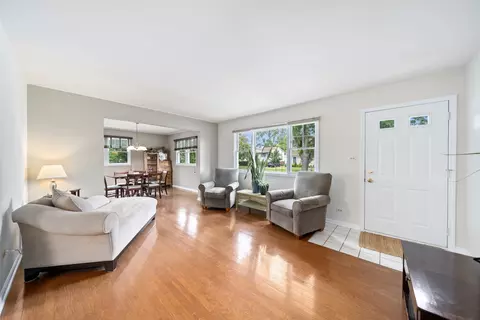 149 W Norman Ln, Wheeling, IL 60090 photo 4