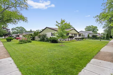 149 W Norman Ln, Wheeling, IL 60090 photo 3