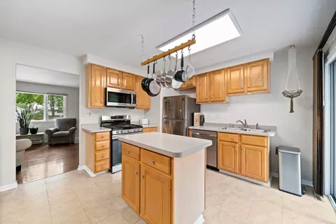149 W Norman Ln, Wheeling, IL 60090 photo 9