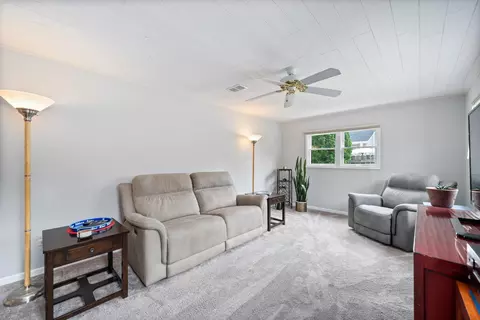 149 W Norman Ln, Wheeling, IL 60090 photo 16
