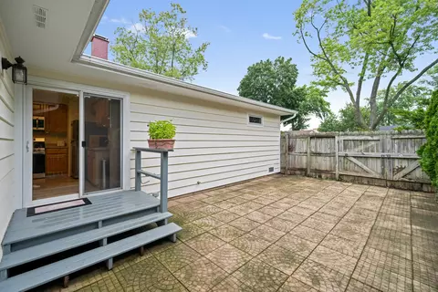 149 W Norman Ln, Wheeling, IL 60090 photo 25
