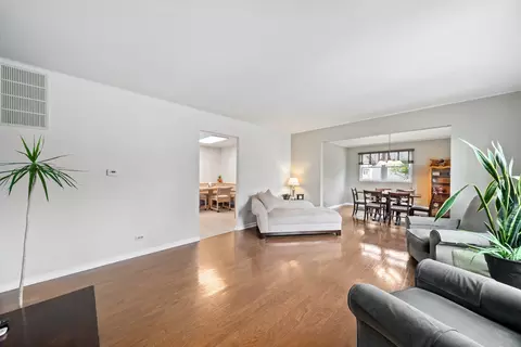 149 W Norman Ln, Wheeling, IL 60090 photo 5