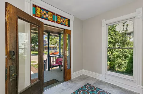 Entry Way - 515 Prospect St, Elgin, IL 60120 photo 1 of 7