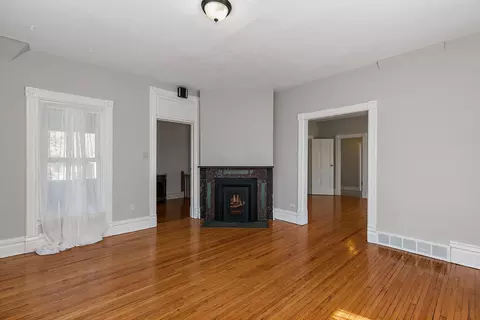 Living - 515 Prospect St, Elgin, IL 60120 photo 4 of 4