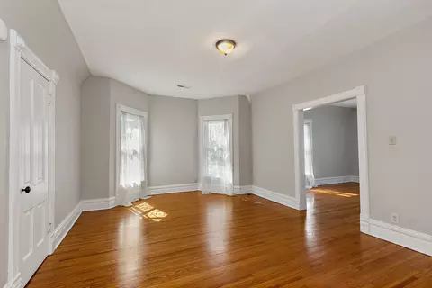 Living - 515 Prospect St, Elgin, IL 60120 photo 3 of 4
