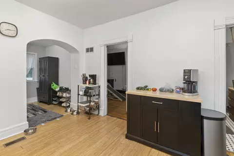 Entry Way - 515 Prospect St, Elgin, IL 60120 photo 4 of 7