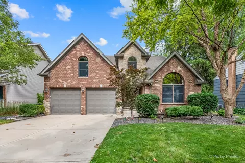 23 N Grant St, Westmont, IL 60559