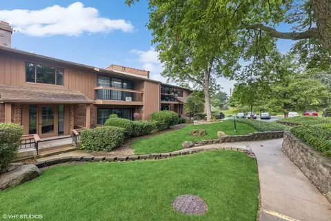 8094 Garfield Ave #4-2, Burr Ridge, IL 60527