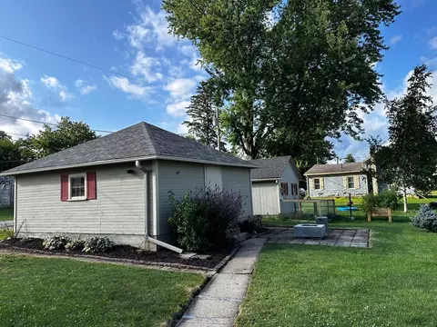 Exterior - 716 W Main St, Warren, IL 61087 photo 3 of 3