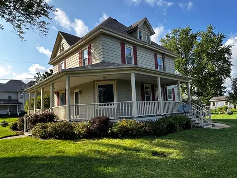 Exterior - 716 W Main St, Warren, IL 61087 photo 2 of 3