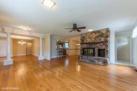 Living - 421 Daniel St, Wauconda, IL 60084 photo 2 of 3