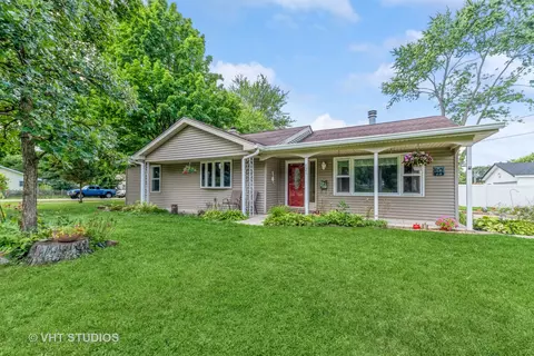 421 Daniel St, Wauconda, IL 60084