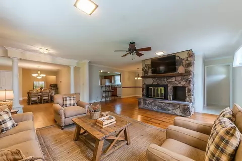 Living - 421 Daniel St, Wauconda, IL 60084 photo 1 of 3