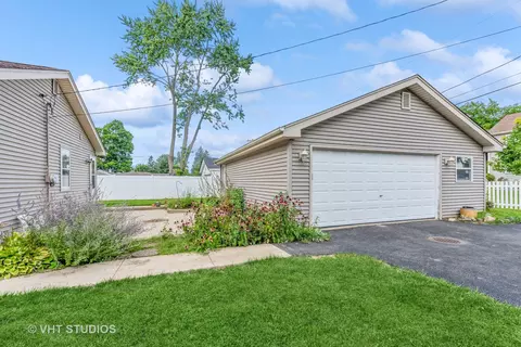 Exterior - 421 Daniel St, Wauconda, IL 60084 photo 2 of 3