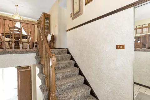 825 Case Dr, Roselle, IL 60172 photo 6