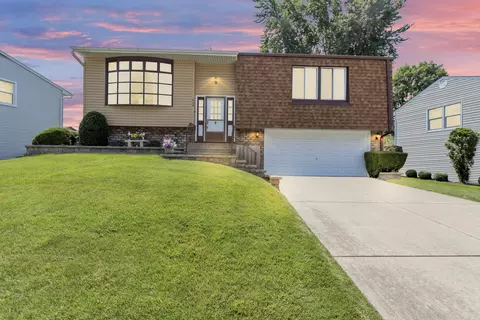 825 Case Dr, Roselle, IL 60172 photo 4