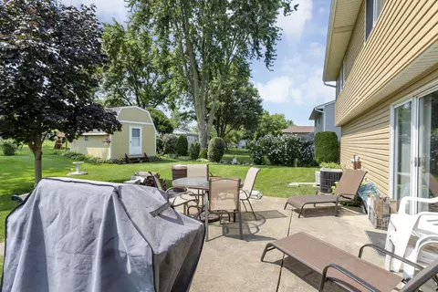 825 Case Dr, Roselle, IL 60172 photo 32