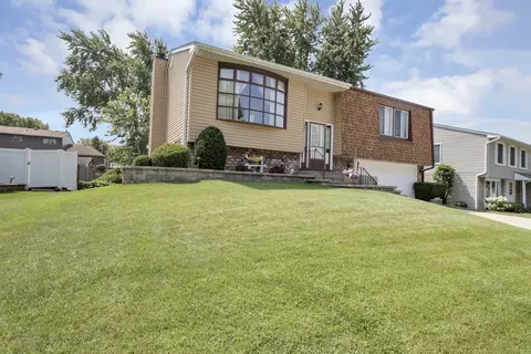 825 Case Dr, Roselle, IL 60172 photo 3