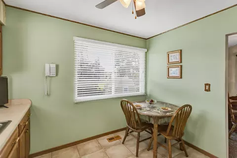 825 Case Dr, Roselle, IL 60172 photo 12
