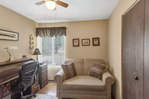 825 Case Dr, Roselle, IL 60172 photo 18