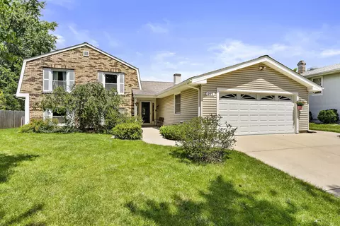 265 Ironwood Dr, Bloomingdale, IL 60108