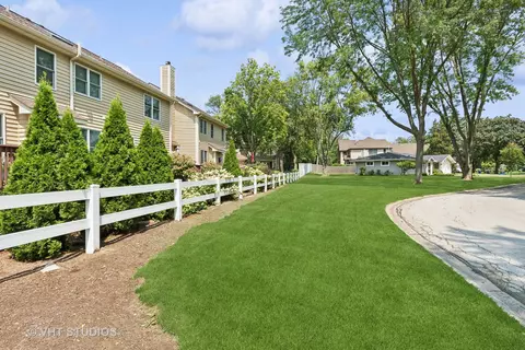 Exterior - 301 W Brookside Cir, Wheaton, IL 60187 photo 5 of 6