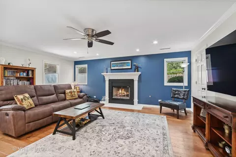 Living - 301 W Brookside Cir, Wheaton, IL 60187 photo 2 of 2