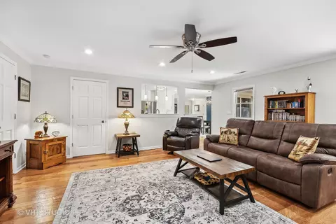 Other - 301 W Brookside Cir, Wheaton, IL 60187 photo 5 of 11