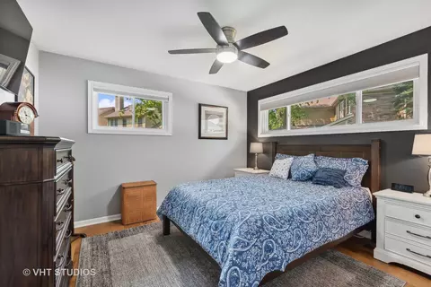 Bedroom - 301 W Brookside Cir, Wheaton, IL 60187 photo 1 of 2