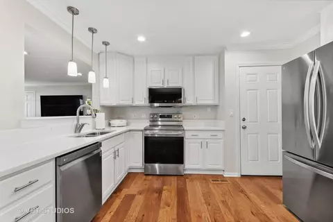 Kitchen - 301 W Brookside Cir, Wheaton, IL 60187 photo 2 of 2