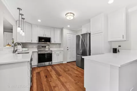 Kitchen - 301 W Brookside Cir, Wheaton, IL 60187 photo 1 of 2