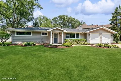 301 W Brookside Cir, Wheaton, IL 60187