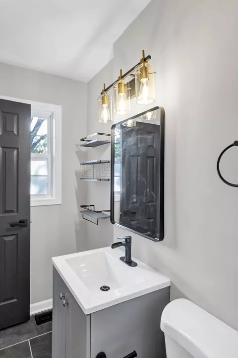 700 Ash Rd, Hoffman Estates, IL 60169 photo 19