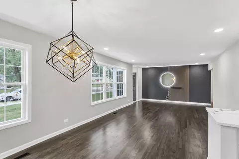 700 Ash Rd, Hoffman Estates, IL 60169 photo 9